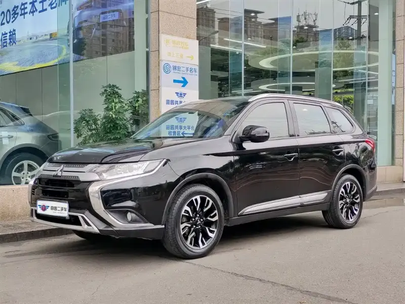 Mitsubishi Outlander, 2020