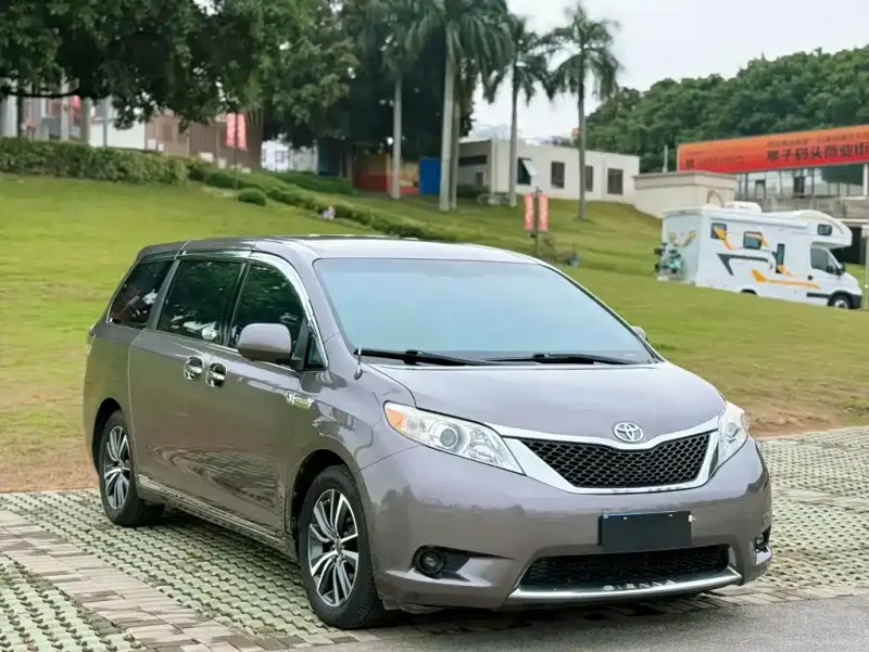 Toyota Sienna, 2015