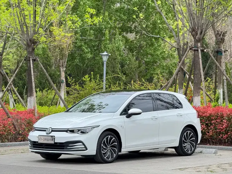Volkswagen Golf, 2025