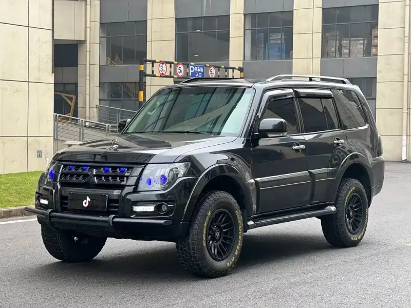 Mitsubishi Pajero (Import), 2019
