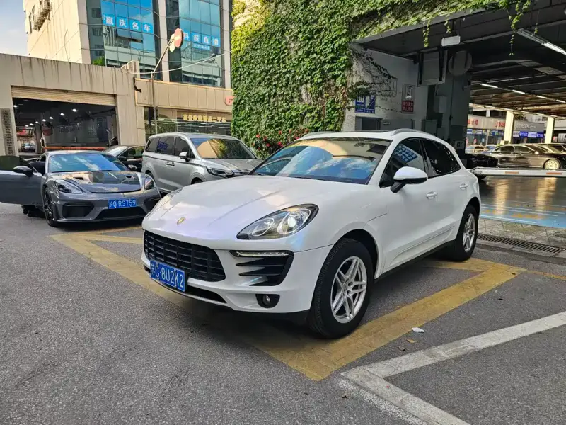 Porsche Macan, 2015