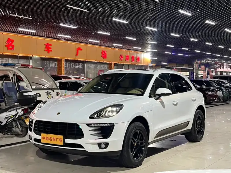 Porsche Macan, 2015