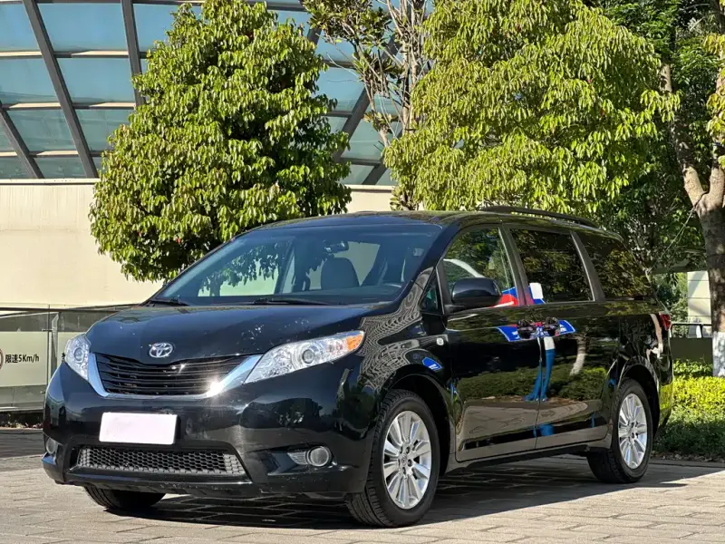 Toyota Sienna, 2015