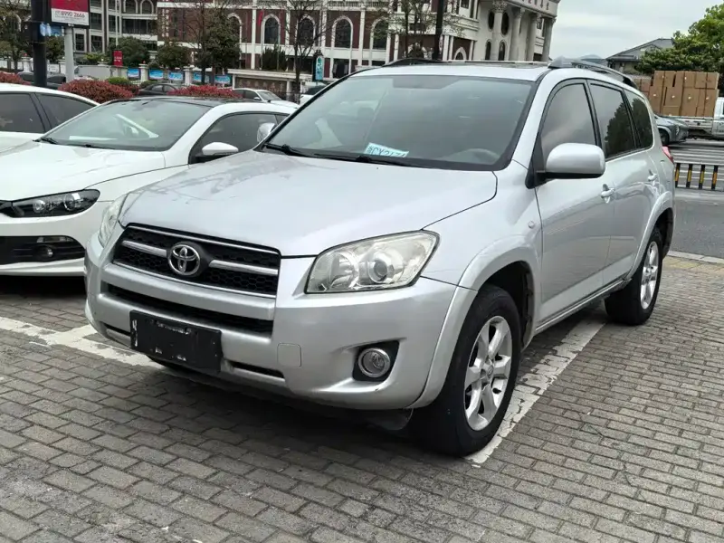 Toyota RAV4, 2010