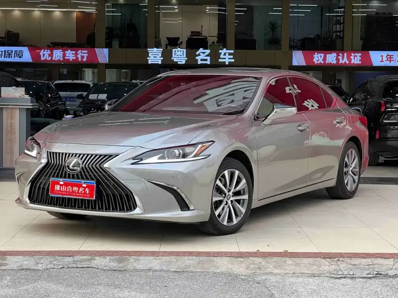 Lexus ES, 2020