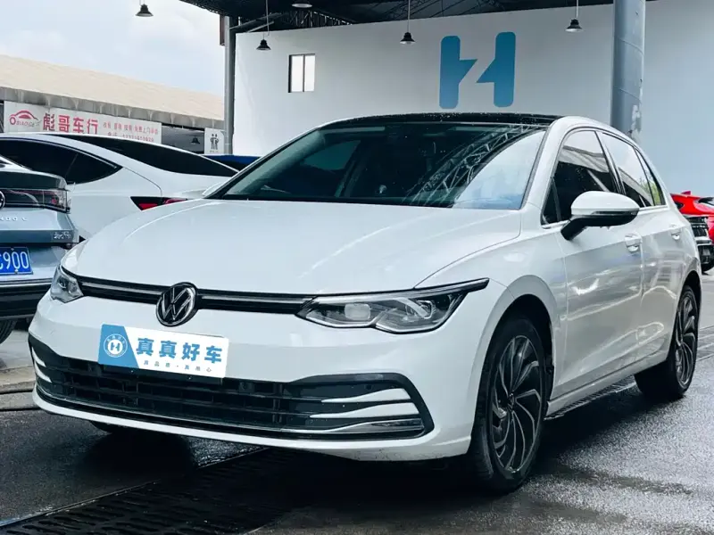 Volkswagen Golf, 2024