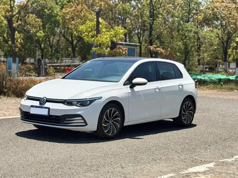 Volkswagen Golf, 2024
