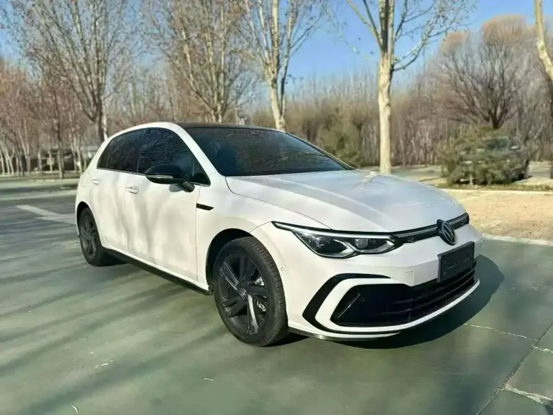 Volkswagen Golf, 2024