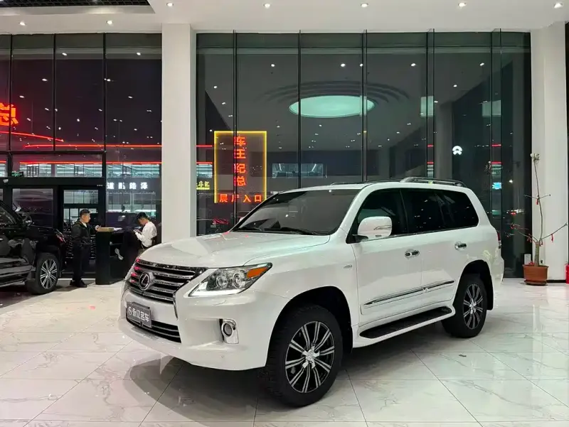 Lexus LX, 2012