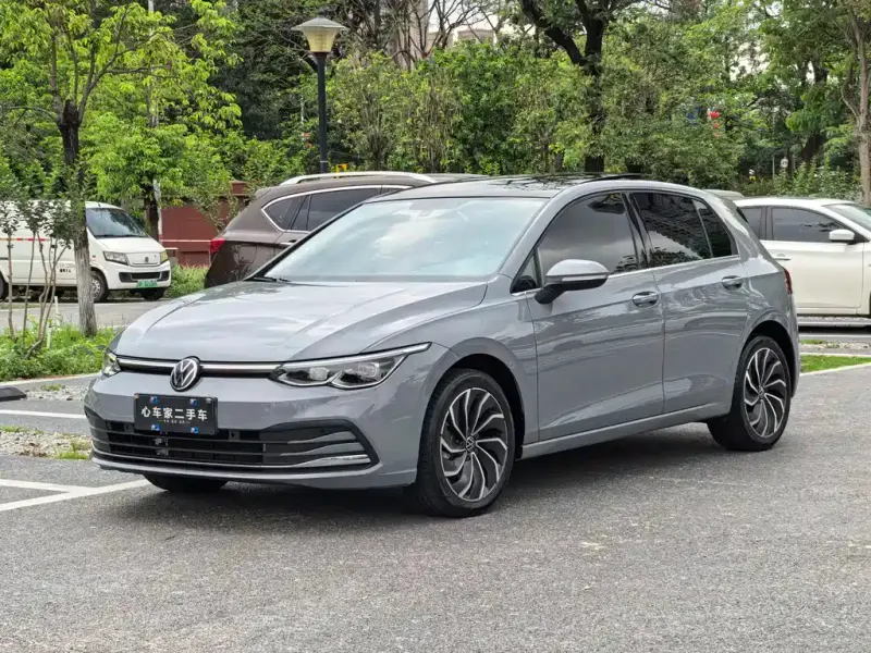 Volkswagen Golf, 2022