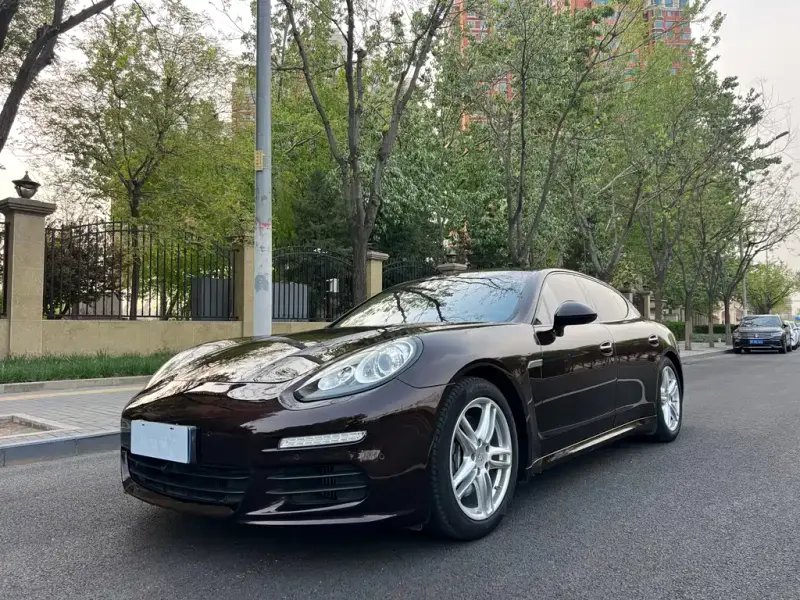 Porsche Panamera, 2015