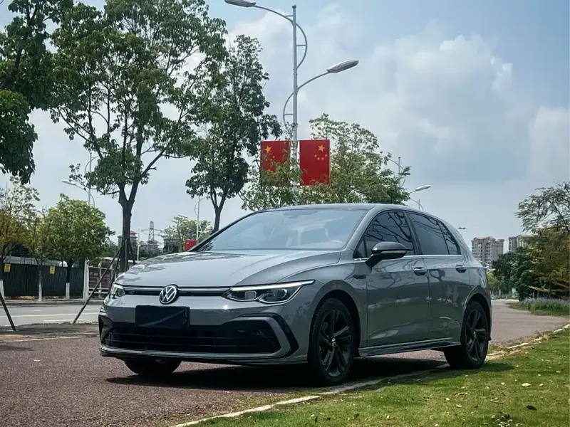 Volkswagen Golf, 2023