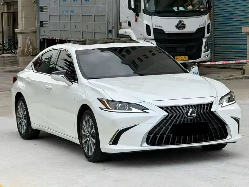 Lexus ES, 2023