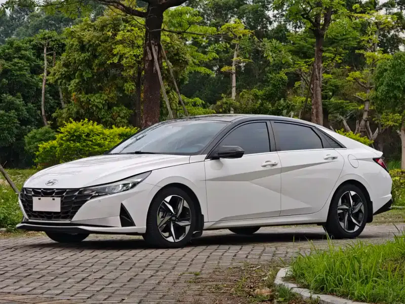 Hyundai Elantra, 2022