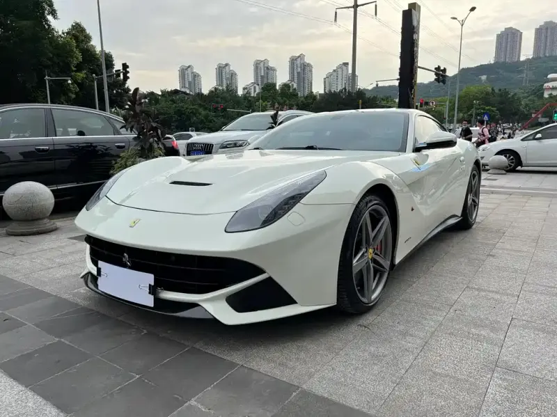 Ferrari F12berlinetta, 2015