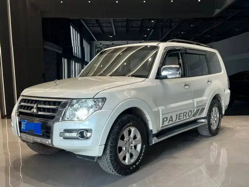 Mitsubishi Pajero (Import), 2019