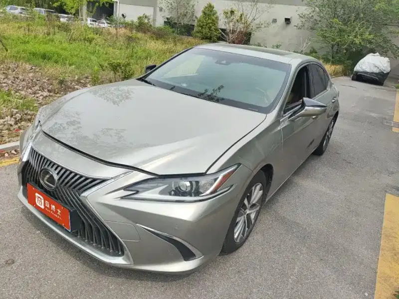 Lexus ES, 2021