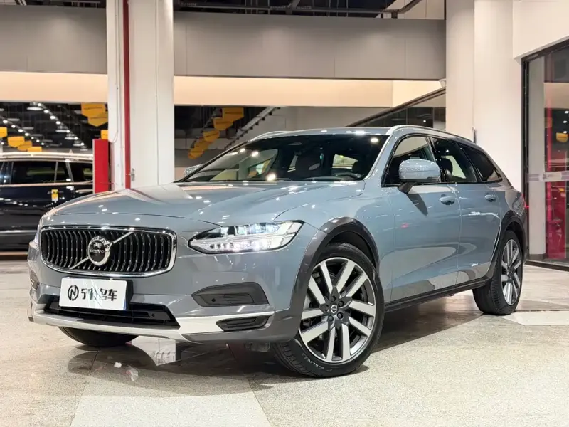 Volvo V90, 2022