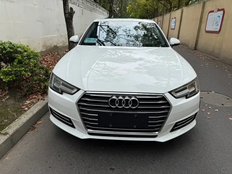 Audi A4L, 2018