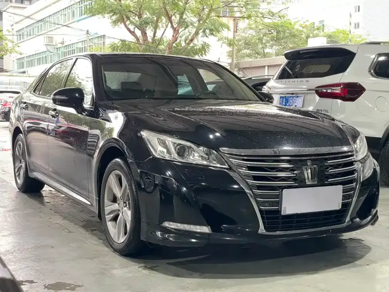 Toyota Crown, 2017