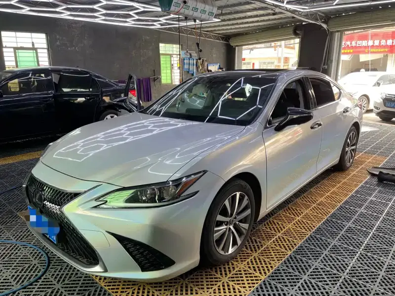 Lexus ES, 2019
