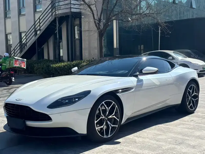 Aston Martin DB11, 2019