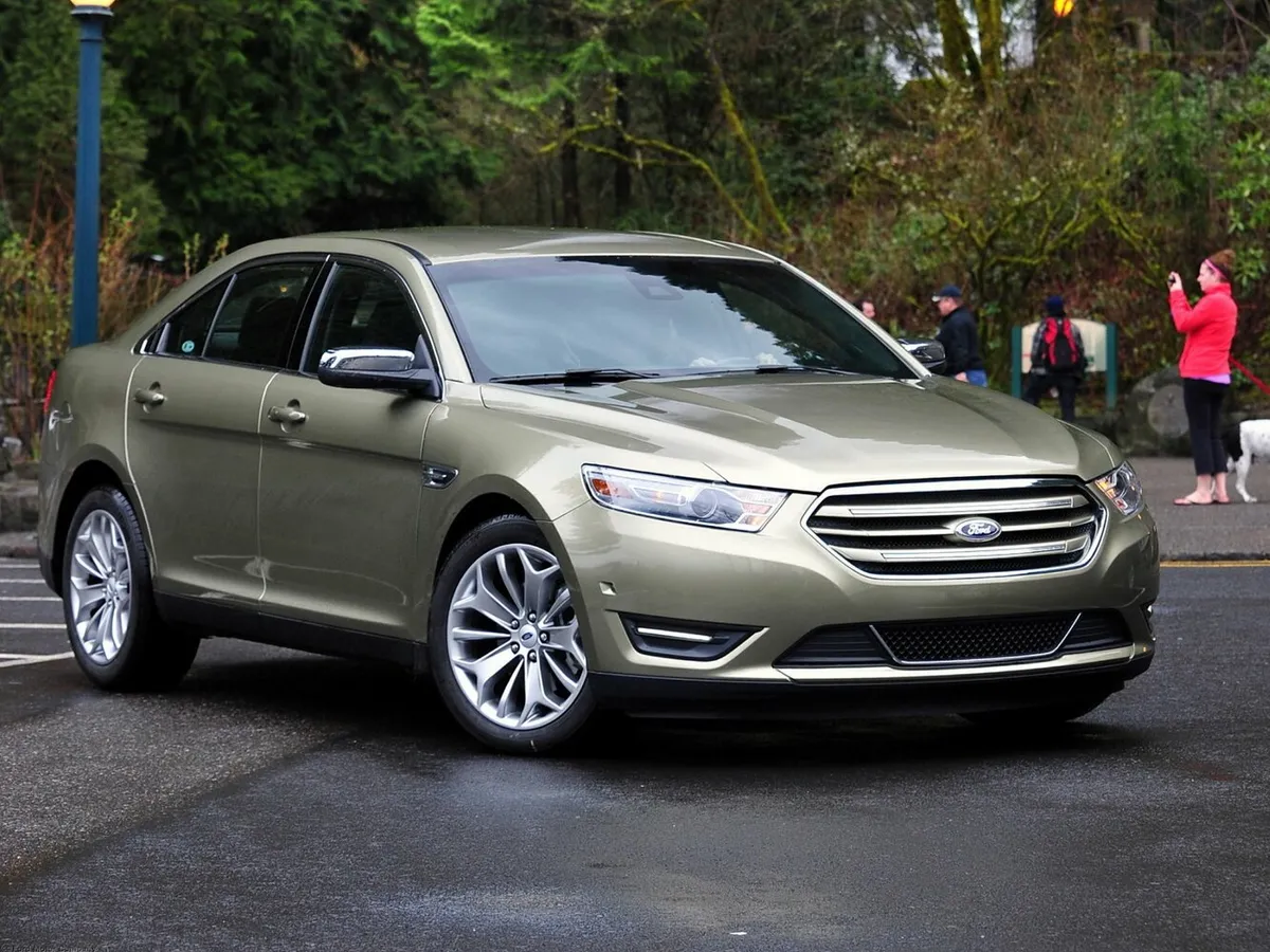 Ford Taurus — фото модели