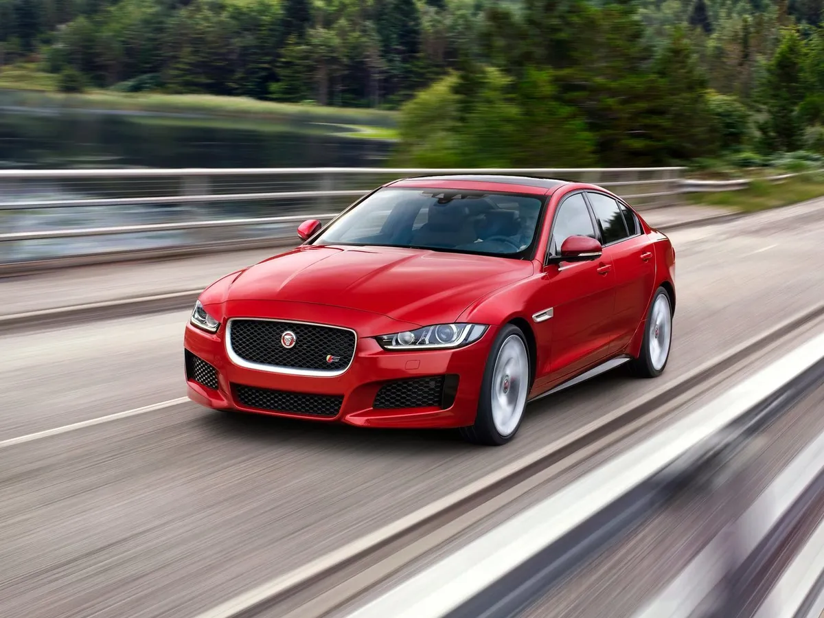 Jaguar XE — фото модели