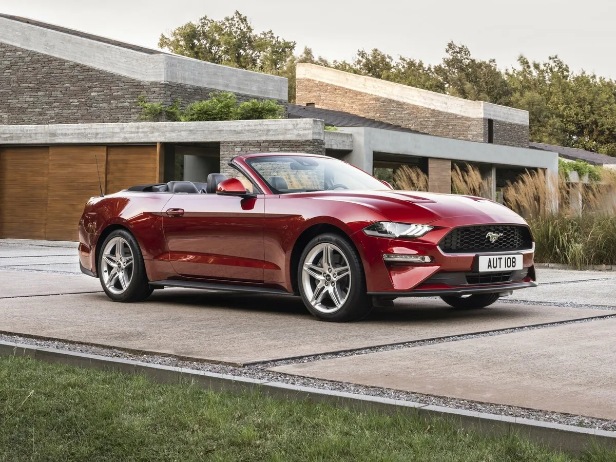 Ford Mustang — фото модели