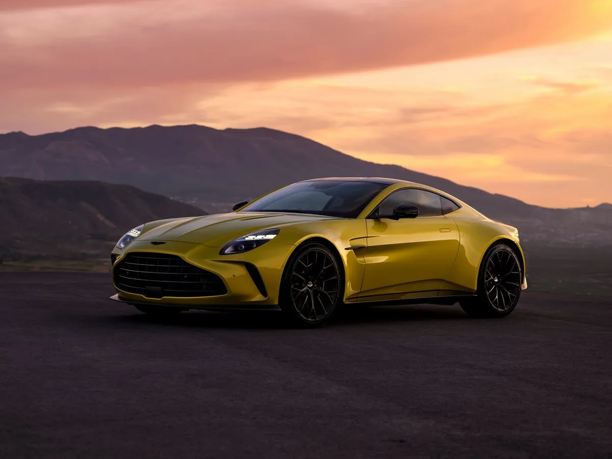 Aston Martin — фото модели