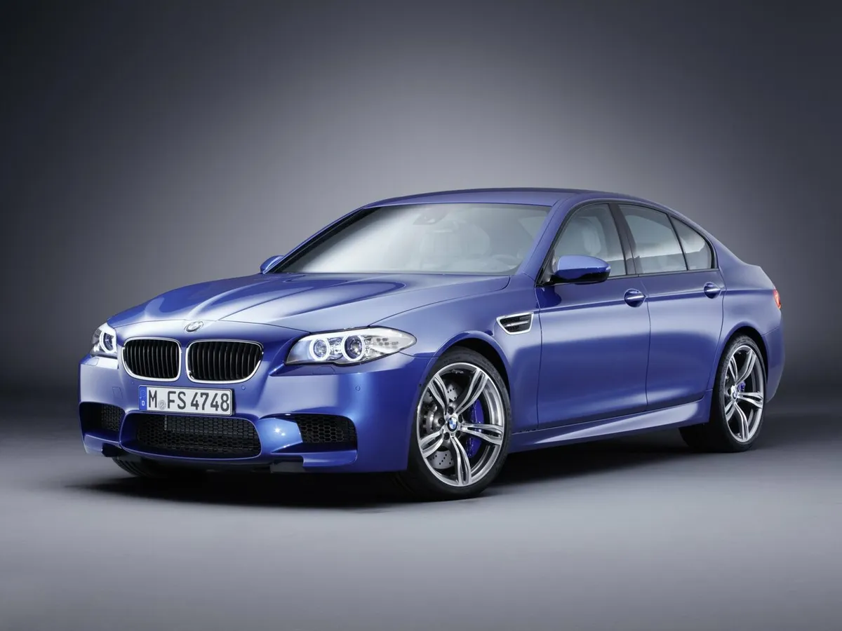 BMW M5 — фото модели